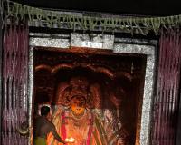 భద్రకాళి అమ్మవారిని దర్శించుకున్న ఎమ్మెల్యే నాయిని