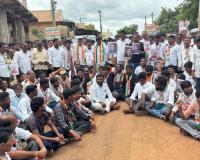 విద్యార్థులపై లాఠీచార్జ్.. 