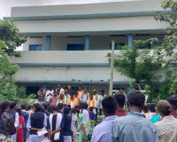 ఫీజు బకాయి – బీజేపీ లడాయి