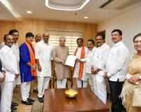 కేంద్రమంత్రి అశ్విని వైష్ణవ్ ను కలిసిన అర్బన్ ఎమ్మెల్యే ధన్ పాల్ 