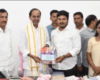 మాజీ ముఖ్యమంత్రి కెసిఆర్ కు ఆశాడి ఉత్సవాల ఆహ్వానం