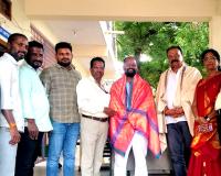  రెవెన్యూ కార్యాలయానికి రూ.52 వేల విలువైన ఇన్వర్టర్ విరాళం