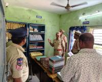 తోగుట పోలీస్ స్టేషన్‌ను తనిఖీ చేసిన ఏసీపీ