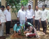 హరితహారం కార్యక్రమంలో మొక్కలు నాటిన కృషి విజ్ఞాన కేంద్రం విద్యార్థులు