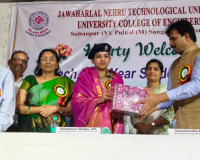 జేఎన్‌టీయూహెచ్ లో ఘనంగా ఓరియంటేషన్ వేడుకలు 
