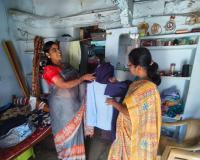 పాఠశాల యూనిఫాం కుట్టు కేంద్రాలను పరిశీలించిన ఎంఈఓ అనురాధ