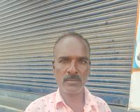  రేషన్‌ డీలర్‌ను ప్రశ్నిస్తే ఇద్దరికే వస్తుందని సమాధానం