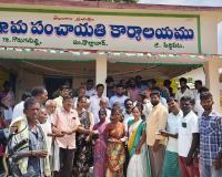 గొడుగుపల్లిలో స్మార్ట్‌ రేషన్‌ కార్డుల పంపిణీ