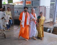భీమేశ్వరుడి చెంత ‘రాజు వెడ్స్ రాంబాయి’ హీరో అఖిల్ రాజు.. కుటుంబంతో ప్రత్యేక దర్శనం