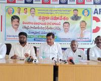 సర్పంచుల డిమాండ్లను వెంటనే పరిష్కరించాలి