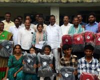 ప్రభుత్వ జూనియర్ కళాశాల విద్యార్థులకు బ్యాగులు, పుస్తకాలు, బూట్ల పంపిణీ 