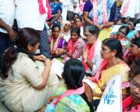 బిఆర్ఎస్ ధర్నాపై పోలీసులు కేసు నమోదు