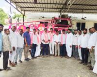 కాంగ్రెస్ పార్టీని వీడి బిఆర్ఎస్ పార్టీలో చేరిన యం.వెంకటపూర్ ఉప సర్పంచ్, సీనియర్ నాయకులు
