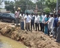 డ్రైనేజీ పనులు త్వరగా పూర్తి చేయాలి 