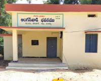 జెండా ఎగరని అంగన్‌వాడీ కేంద్రం: తాళం వేసి ఉండటంపై  గ్రామస్తులు డిమాండ్