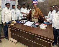 నూతన ఎస్సై రమేష్ గౌడ్‌కు గౌడ సంక్షేమ సంఘం నాయకుల సన్మానం