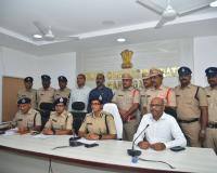 వరుస ద్విచక్ర వాహనాల చోరీలకు పాల్పడిన  నిందితులను పట్టుకున్న వరంగల్ KUC పోలీసులు.