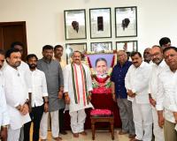 పట్నం కుటుంబాన్ని పరామర్శించిన టీపీసీసీ అధ్యక్షుడు మహేష్ కుమార్ గౌడ్
