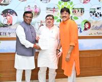 బస్ స్టాండ్ ను ఆధునికీకరించండి