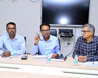 మూడు నెలల రేషన్ కోటాను సజావుగా పంపిణీ చేయాలి