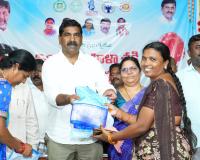 ఇందిరా మహిళా శక్తి చీరలు మహిళల ఆత్మగౌరవానికి ప్రతీక: ఎమ్మెల్యే కేఆర్  నాగరాజు