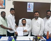 జాతీయ పతాకాన్ని అవమానిస్తే చూస్తూ ఊరుకోం 