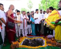 నూతన తహసీల్దార్, రిజిస్ట్రార్ కార్యాలయ భవనాలకు శంకుస్థాపన