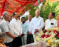 అధర్యపడకండి అండగా ఉంటా : కడియం శ్రీహరి