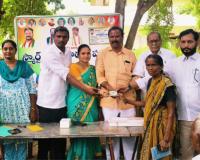 జిలుగుమాడులో ఘనంగా స్మార్ట్ రేషన్ కార్డుల పంపిణీ