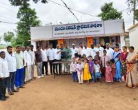 పాఠశాలకు సౌండ్ సిస్టం అందజేసిన పూర్వ విద్యార్థి