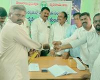 దెందుకూరులో ఘనంగా స్మార్ట్ రేషన్ కార్డుల పంపిణీ