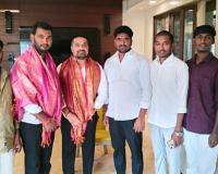 మాజీ జడ్పీటీసీ పట్నం అవినాష్ రెడ్డిని కలిసిన బీఆర్ఎస్ నాయకుడు శ్రీకాంత్