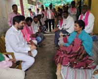 రంజితను పరామర్శించిన మాజీ ఎమ్మెల్యే దుర్గం చిన్నయ్య