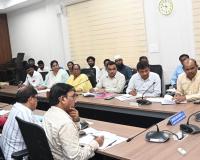 ప్రతి నీటి బొట్టునూ ఒడిసిపట్టాలి
