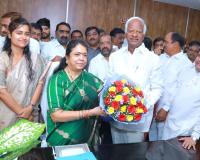 కుడా చైర్‌పర్సన్‌ సుధారాణికి శుభాకాంక్షలు తెలిపిన కడియం శ్రీహరి