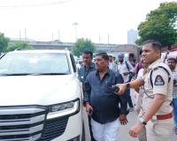 అసెంబ్లీ మెయిన్ గేట్ వద్ద ఎమ్మెల్యే గూడెం మహిపాల్ రెడ్డి అరెస్ట్