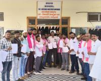 బాన్సువాడ ఆర్ డి ఓ వినతి పత్రం సమర్పించిన బి ఆర్ ఎస్ నాయకులు.