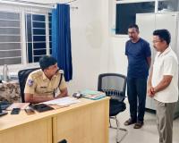 అర్ధరాత్రి పోలీస్ స్టేషన్లపై ఎస్పీ ఆకస్మిక తనిఖీ
