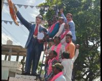 బి.ఆర్.ఎస్ పార్టీ ఆధ్వర్యం లో అంబేద్కర్ కు వినతి పత్రం.