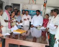 నామానాయక్ తండాలో అనుమానాస్పద ఓటర్ల నమోదు పరిశీలన
