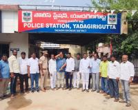 బీఆర్‌ఎస్‌ నేతల ముందస్తు అరెస్టులపై కర్రె వెంకటయ్య ఫైర్‌
