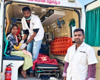 అంబులెన్స్‌లో  ప్రసవం తల్లి బిడ్డ క్షేమం