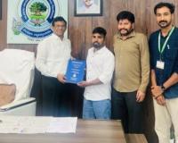 అజయ్‌కుమార్‌కు పీహెచ్‌డీ పట్టా అందజేసిన ఉపకులపతి...