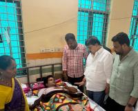  ఆసుపత్రిలో బీజేవైఎం కార్యకర్త కు రామచందర్‌రావు పరామర్శ 