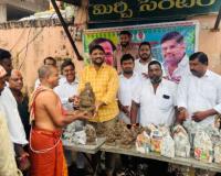 జోగిపేటలో మట్టి వినాయకుల పంపిణీ