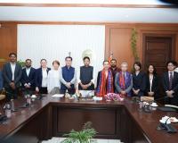 ఫ్యూచర్‌ సిటీలో పెట్టుబడులు పెట్టేలా ప్రోత్సహించండి