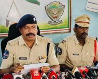 నకిలీ కరెన్సీ కోసం రూ.5 లక్షలు చెల్లించి మోసపోయిన ముఠా
