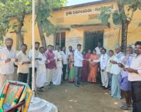 గుండేకల్లూర్‌లో స్మార్ట్ రేషన్ కార్డుల పంపిణీ