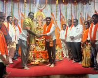 మట్టి గణపతుల ఏర్పాటుకు పెద్దలు కృషి చేయాలి.