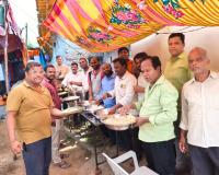 పాపన్నపేట మార్కండేయ గణేష్ మండపం వద్ద అన్నప్రసాద కార్యక్రమం